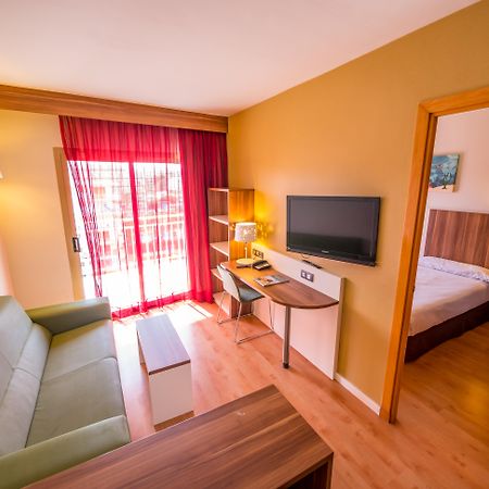 Golden Avenida Family Suites 4* Salou Exteriör bild