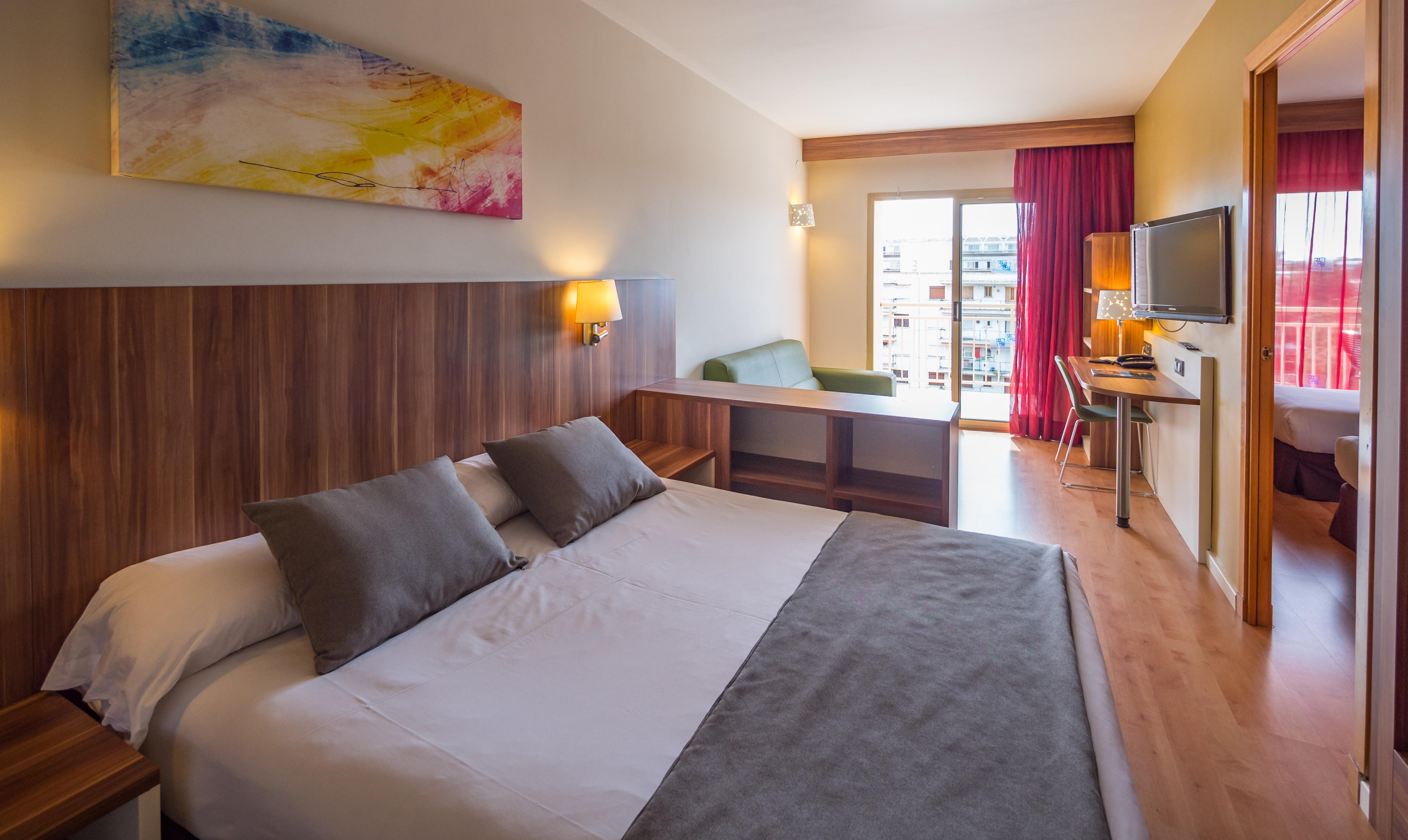 Golden Avenida Family Suites 4* Salou Exteriör bild