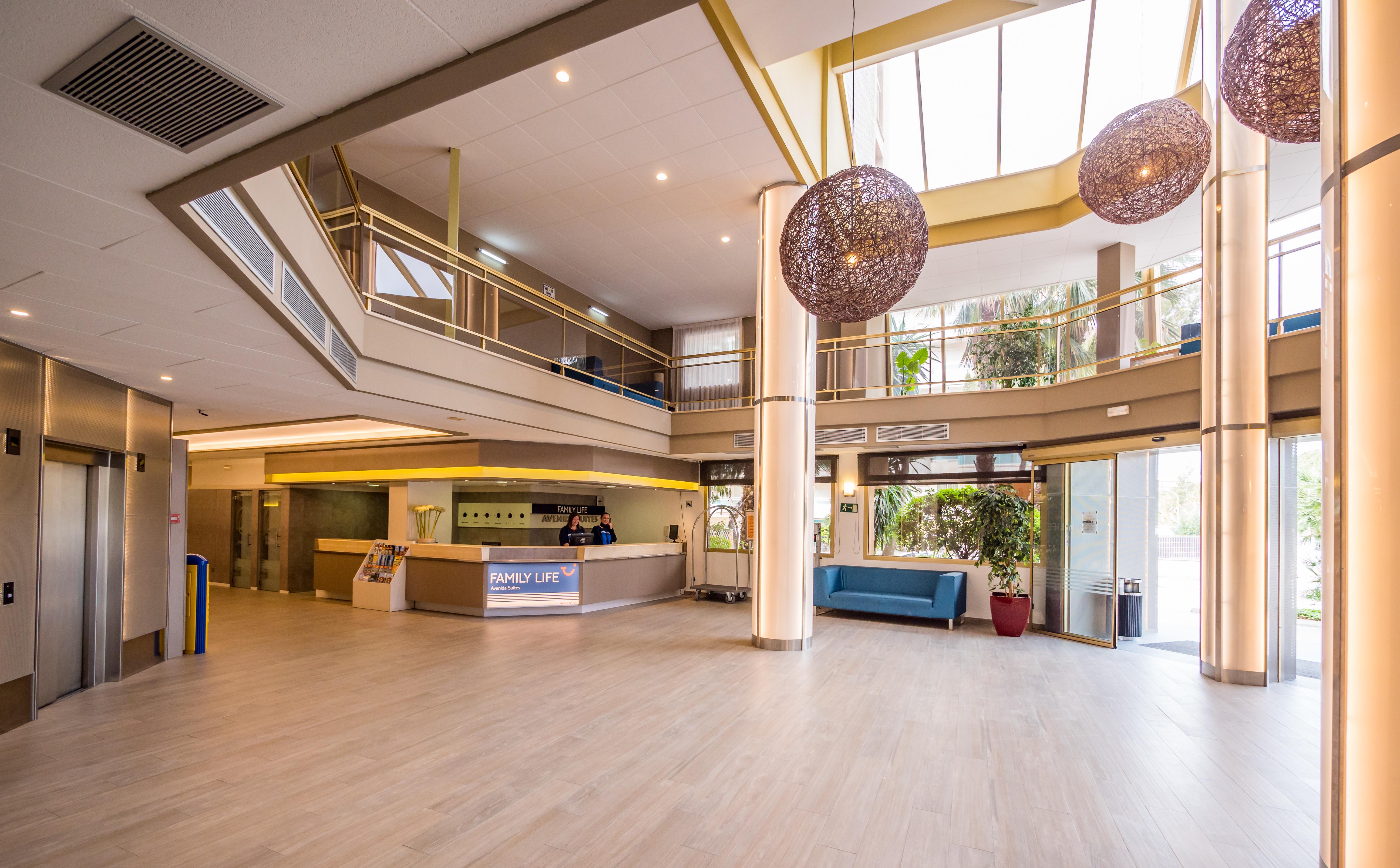 Golden Avenida Family Suites 4* Salou Exteriör bild