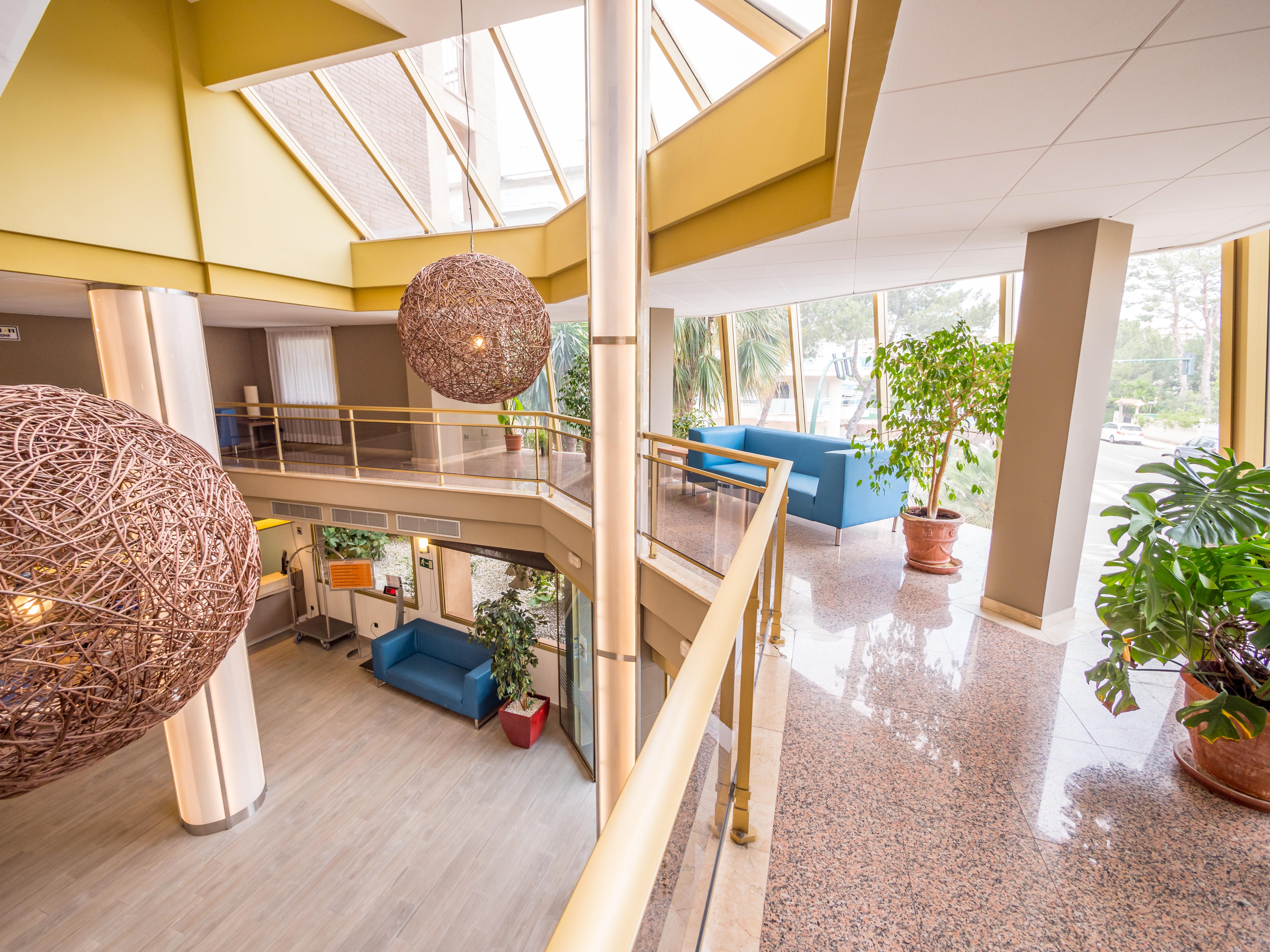 Golden Avenida Family Suites 4* Salou Exteriör bild