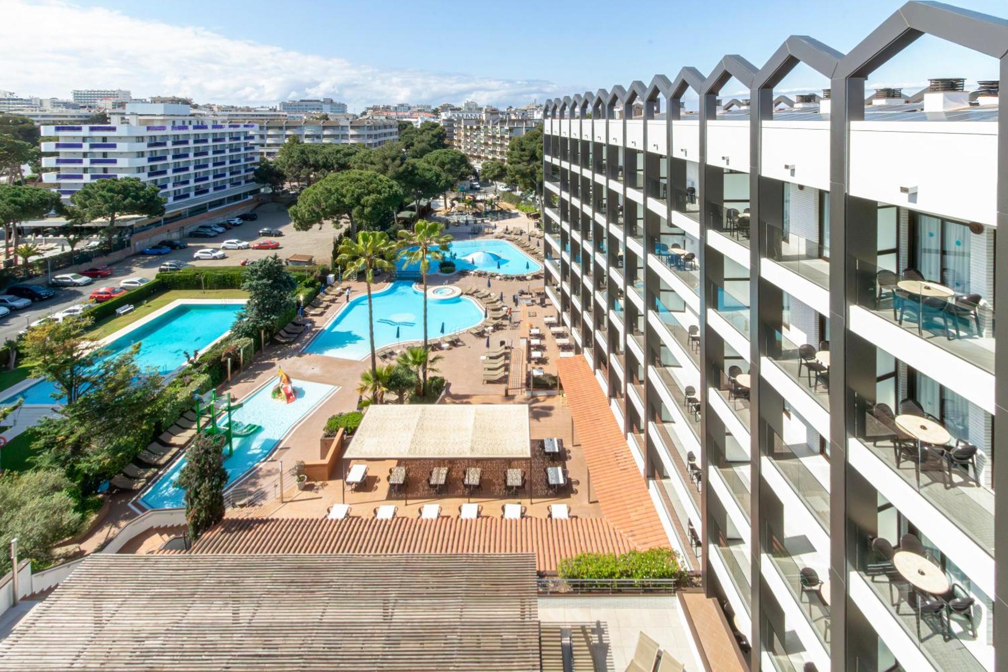 Golden Avenida Family Suites 4* Salou Exteriör bild